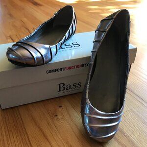 G H Bass & Co. Flat Shoes Woman's